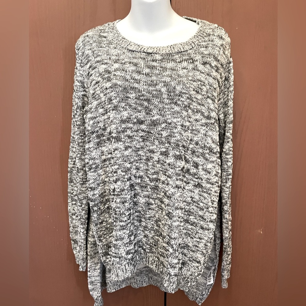 Oversized Comfy Grey & White blend Sweater with slits on either side in Medium.